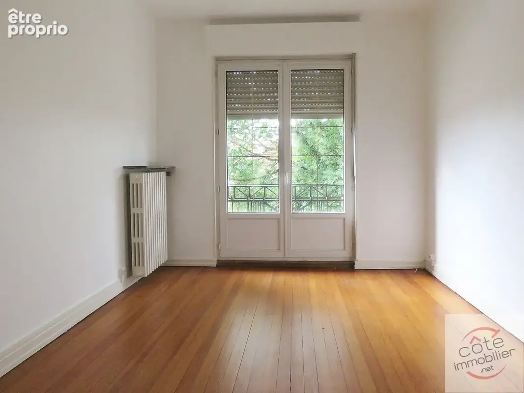 Appartement bourgeois -  1er etage - beaux volumes - photo 4