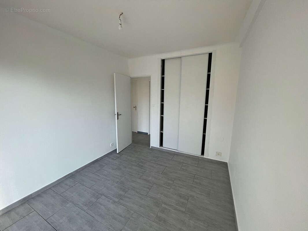 Appartement Toulon est  Aguillon 4 pièce(s) 78 m2 avec deux balcons de 11 et 9m2 et parking collectif - photo 4