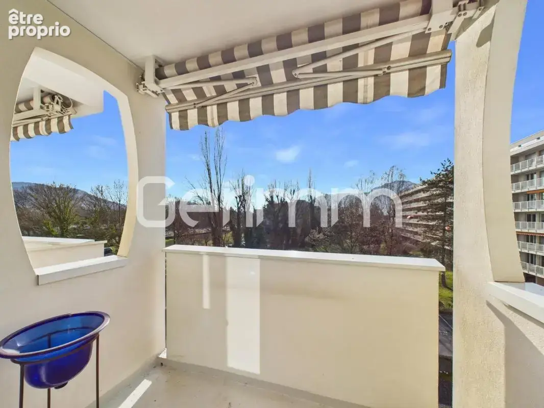 Vente - Appartement - 3 pièces + cuisine - 75 m² - 215 000 € - - photo 9