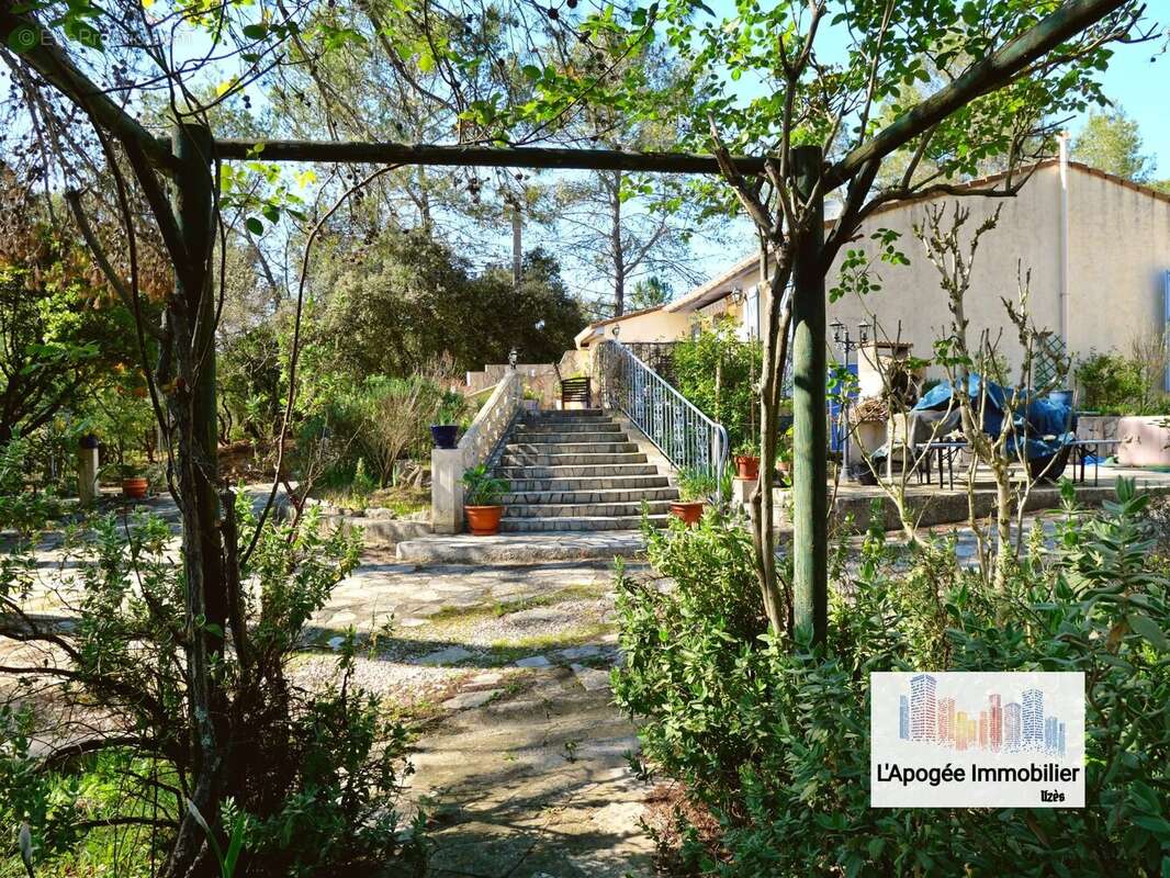 Maison à SAINT-JUST-ET-VACQUIERES