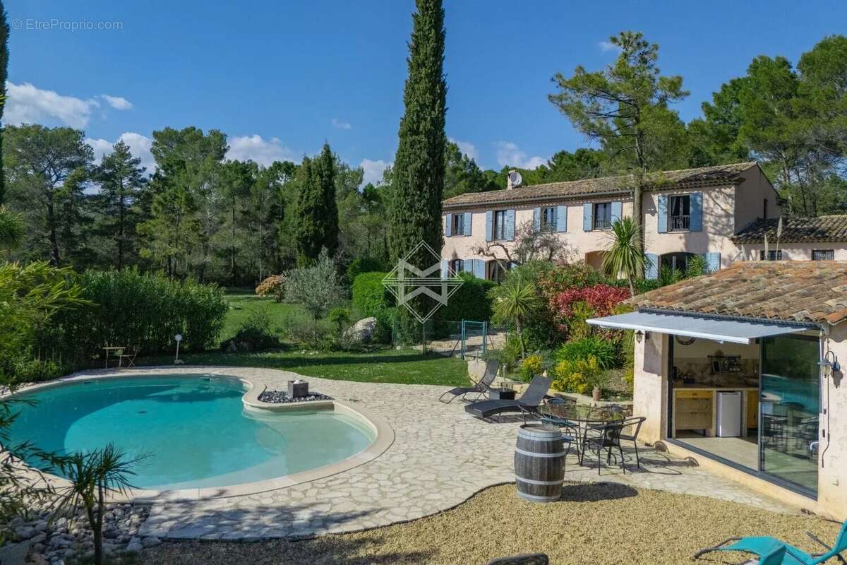 Maison à TOURRETTES