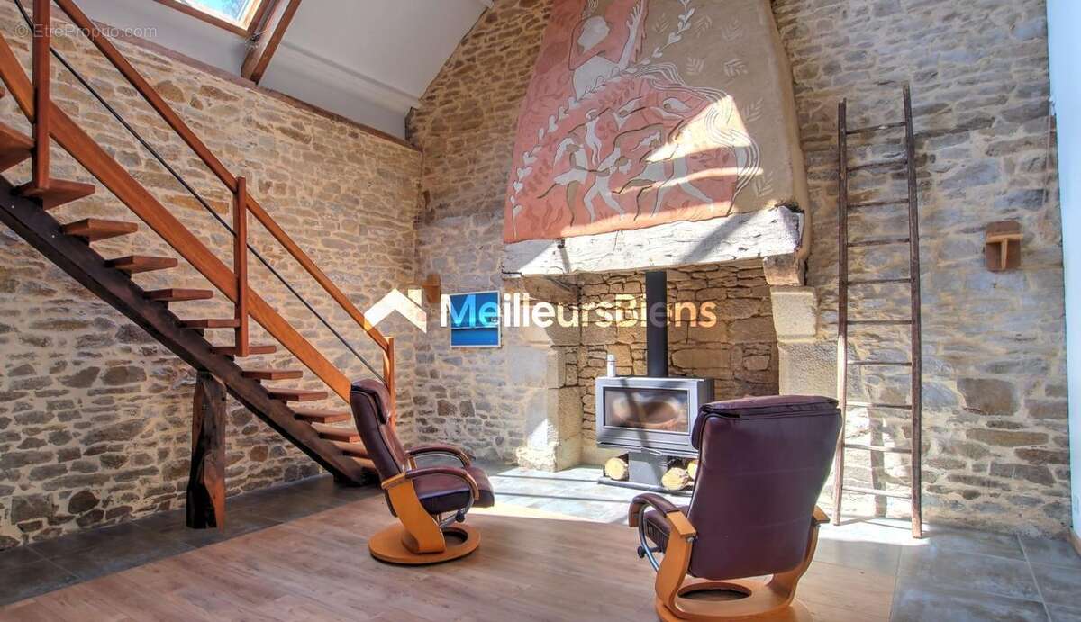 Longère à Arzano 287 m², deux maisons, 7 chambres, grand terrain - photo 7