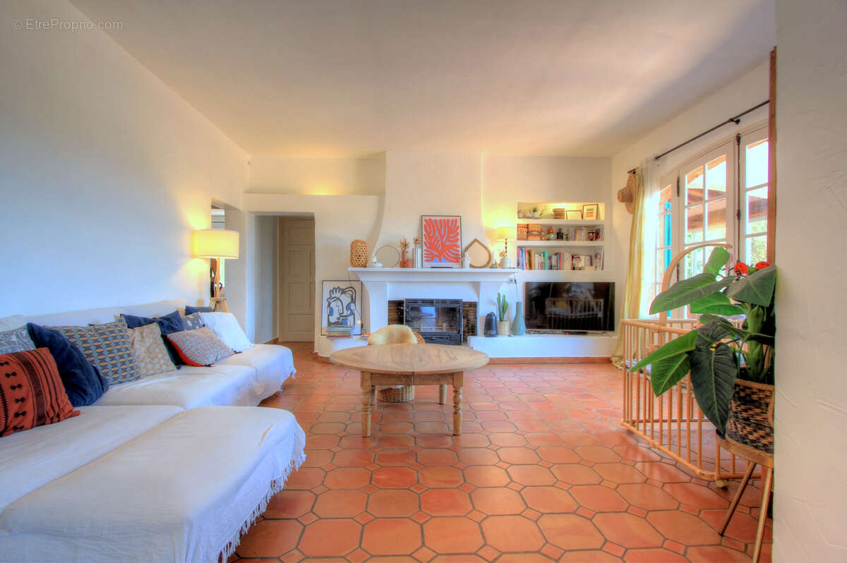 Villa 174m²  comprenant 9 pieces avec appartements independants, belle vue degagee, proche des plages et des commerces des issam - photo 8