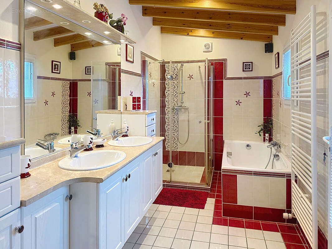 Maison à EQUEURDREVILLE-HAINNEVILLE