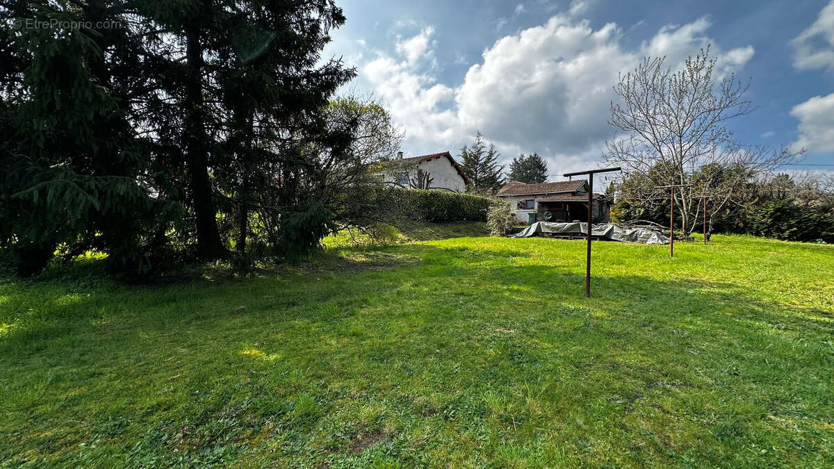 Maison à AMBIERLE