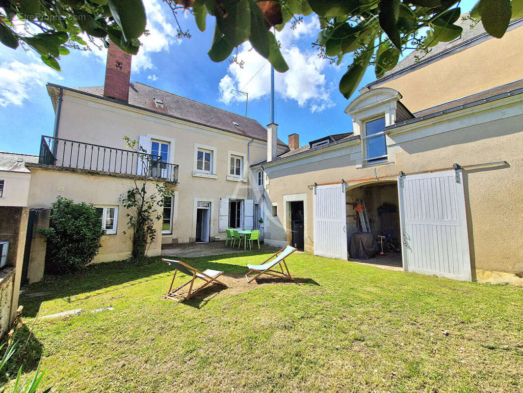 Maison Chateauneuf Sur Sarthe 8 pièce(s) 216 m2 - photo 3