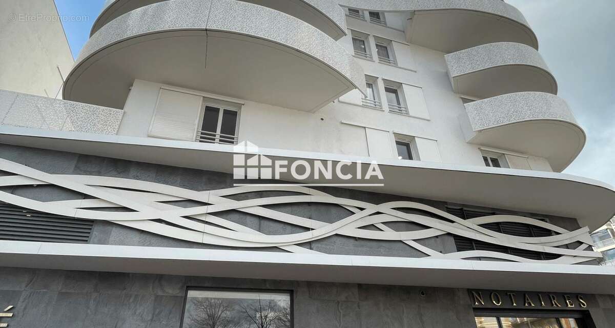 RARE À MANDELIEU Quartier centre ville - Appartement 2 pièces 44 m² - Terrasse 15 m2 avec parking S/S – Résidence neuve de grand - photo 9