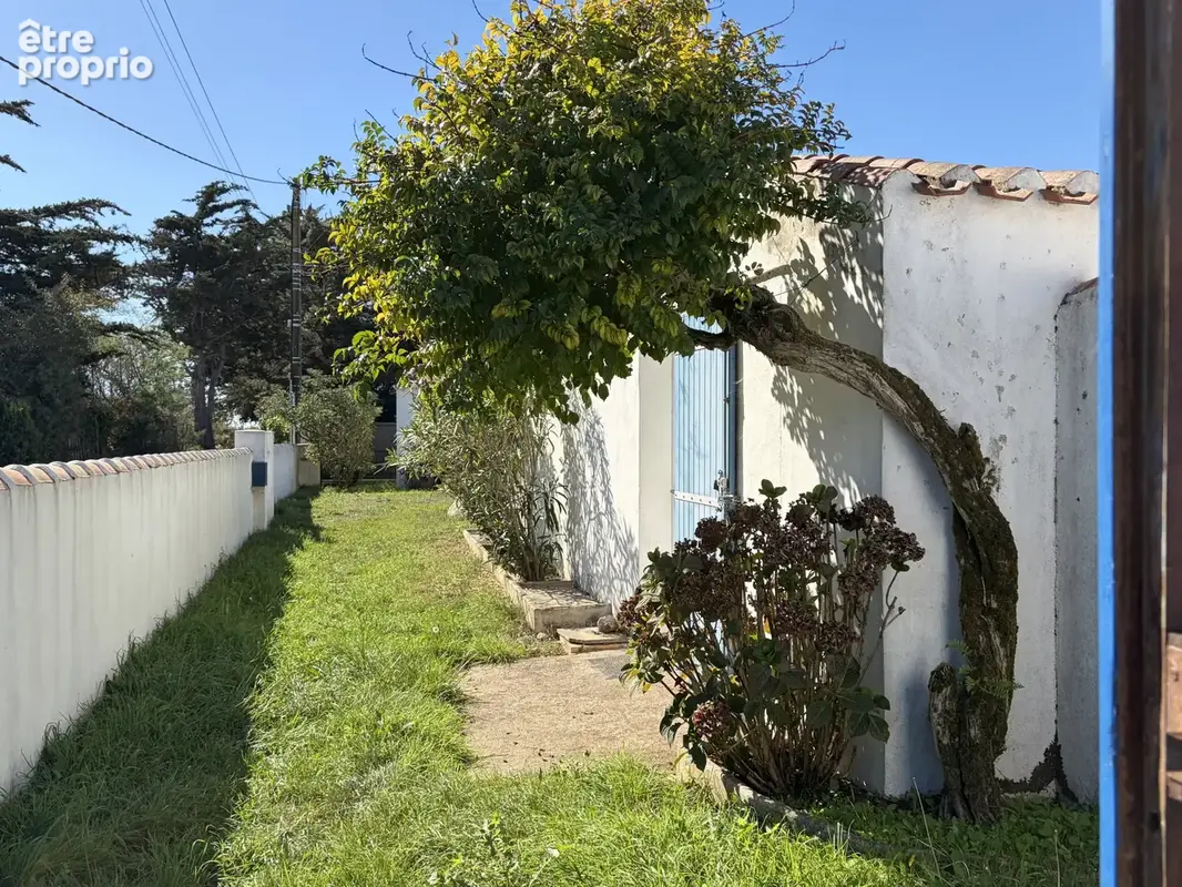 Maison à Ker Chauvineau, dans un chemin de terre, secteur très calme. - photo 11