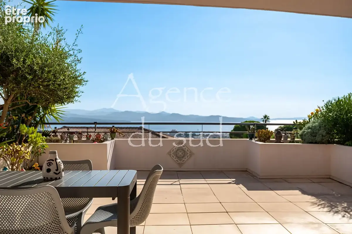 Coup de coeur d'exception : superbe T3 avec vue mer et stationnement privé - photo 2