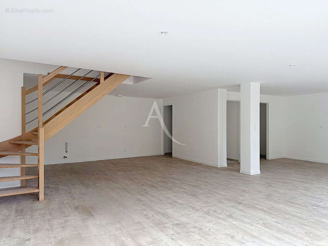 Maison Les Ponts De Ce 6 pièce(s) - photo 2