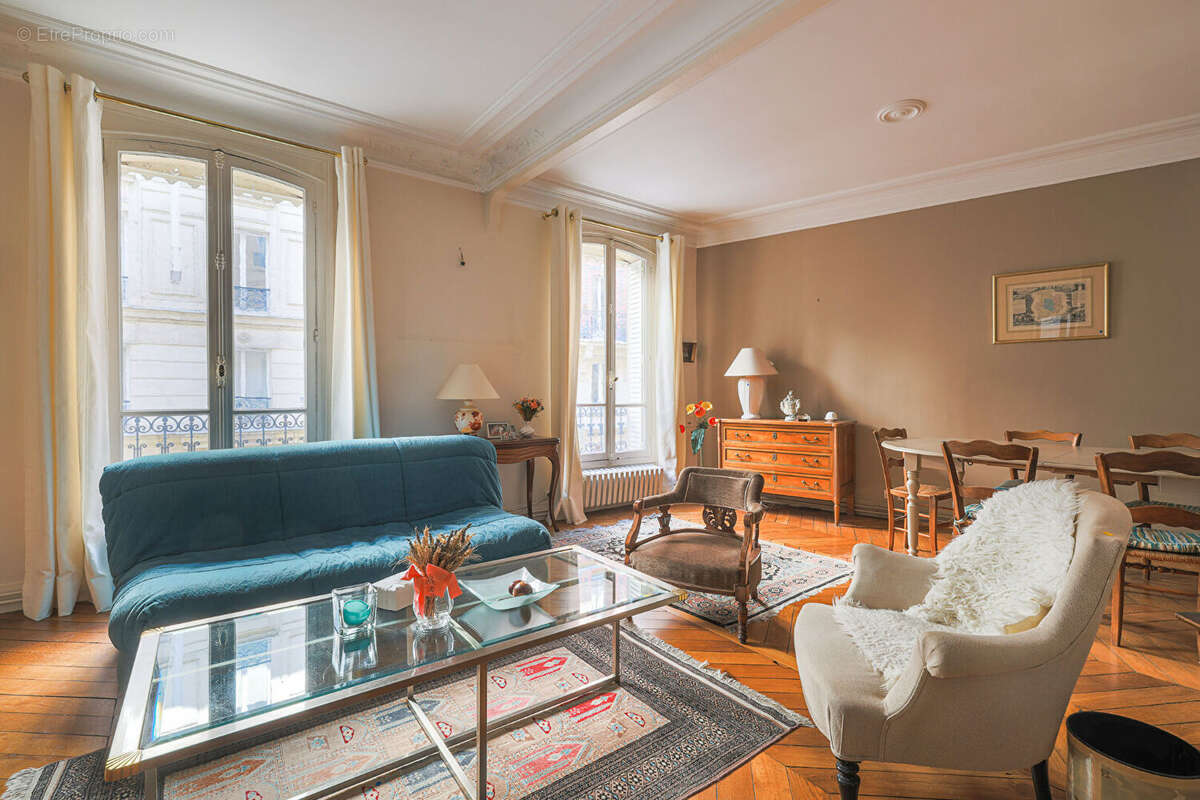 Appartement à PARIS-17E