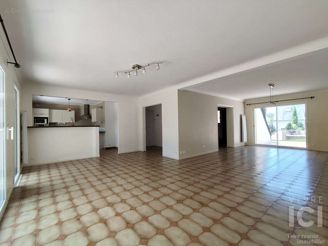 À vendre  maison 157 m², 5 chambres, en impasse, au calme absolu. - photo 6