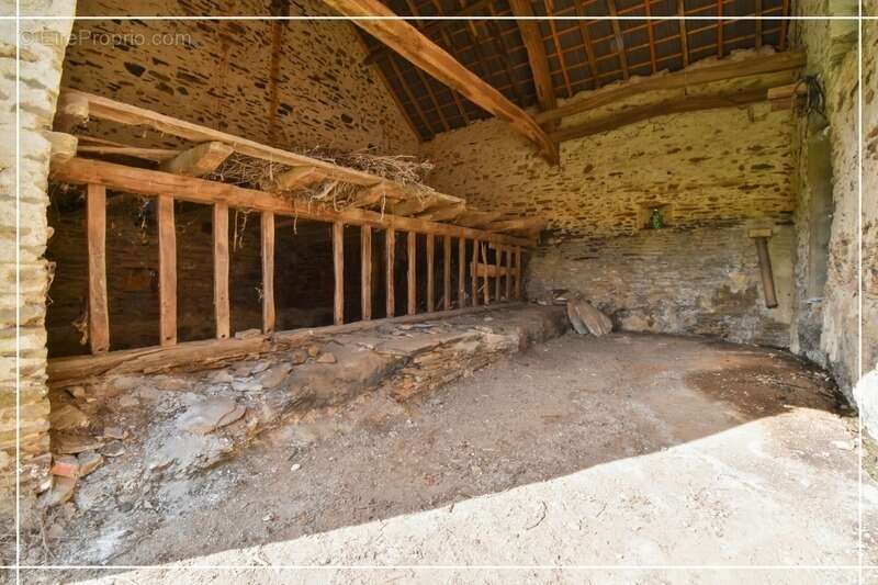 Authentique maison en pierres 180 m² - Investisseurs ou amoureux de rénovation - LIGNEROLLES (36) - photo 9