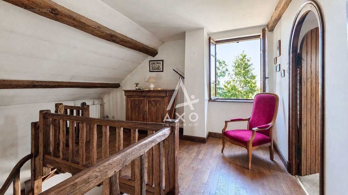 A Vendre à AMILLY  Maison de charme avec séjour cathédrale et dépendance de plus de 70 m² - photo 9