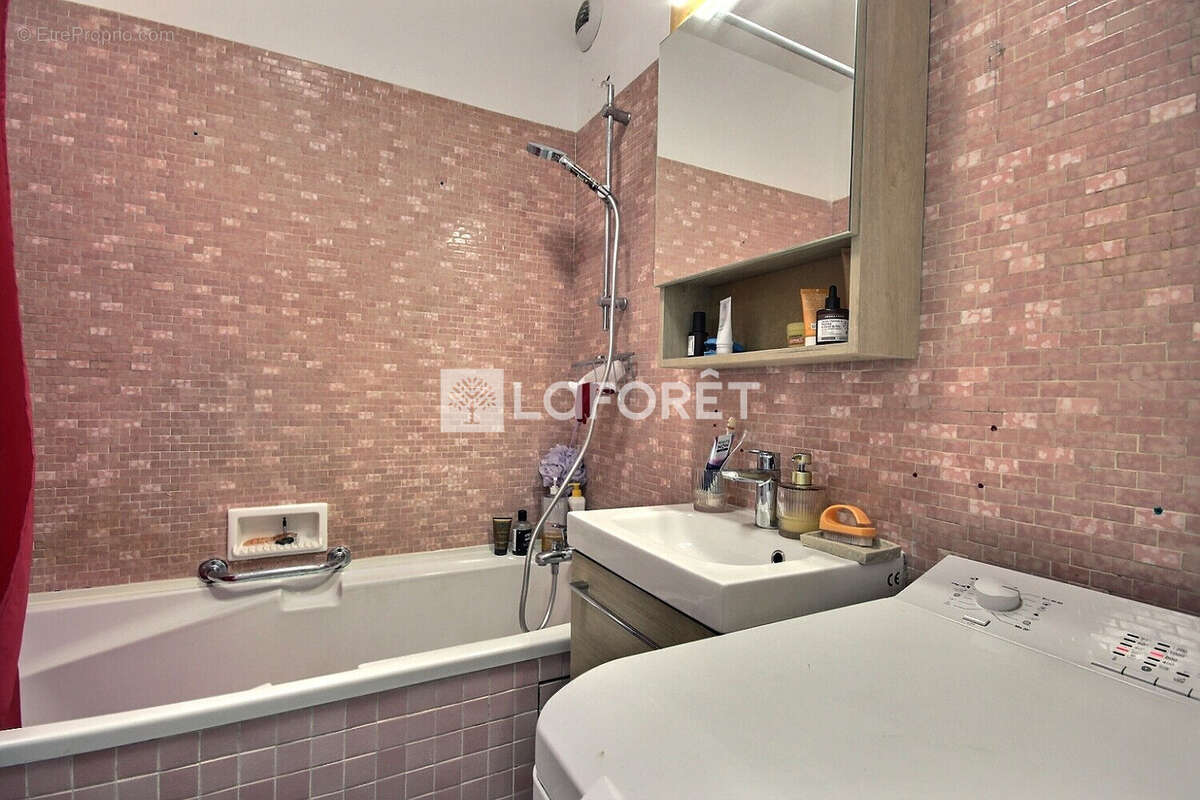 Appartement à COURBEVOIE