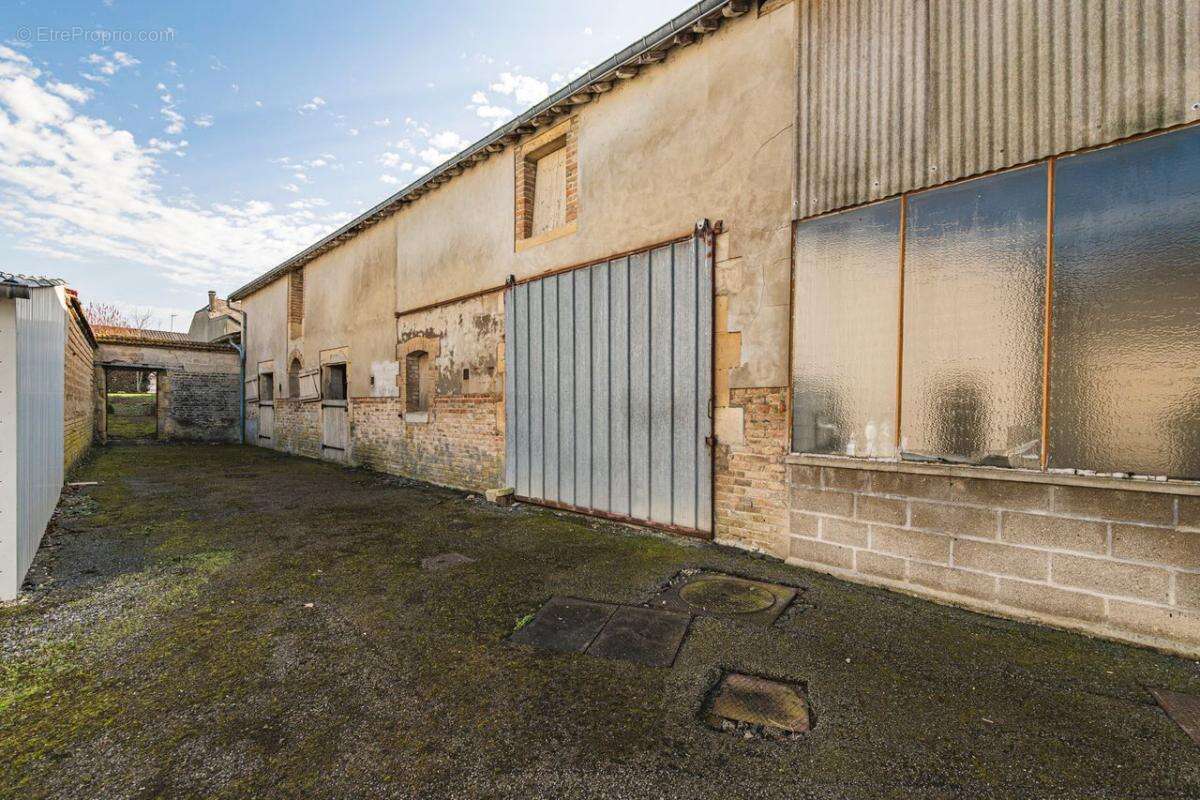 Corps de ferme, maison et dépendances - photo 14