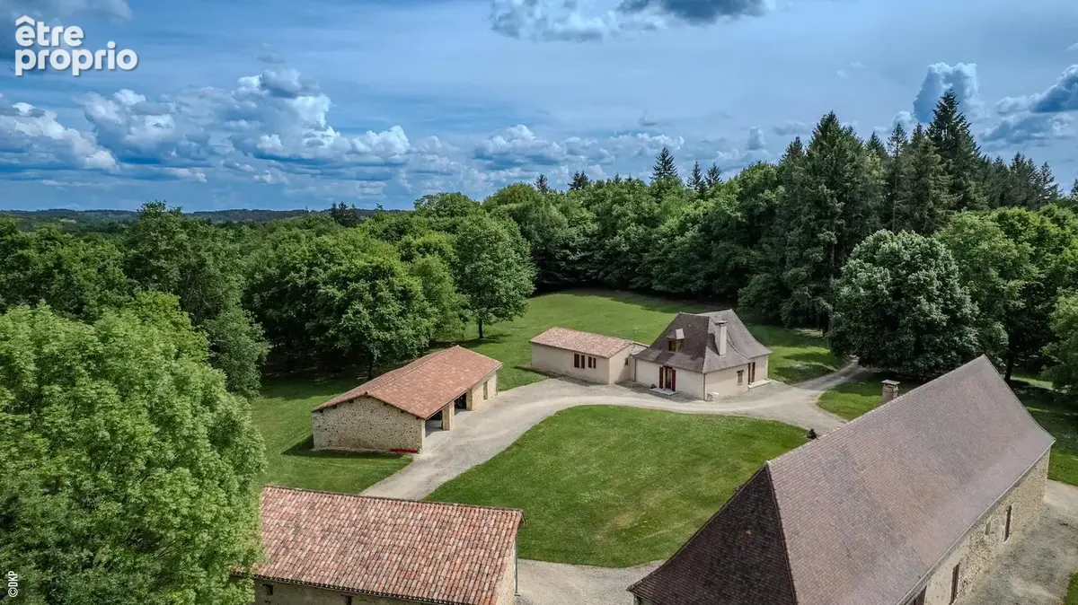 Domaine d'exception sur 100 hectares de forêt privée et bâtis en pierre. Vidéo sur demande - photo 9