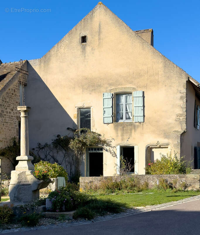 Ancien presbytère du XIV? siècle - 310 m2 - Volumes rares et potentiel d’usage Gourdon - Bourgogne du Sud - photo 13