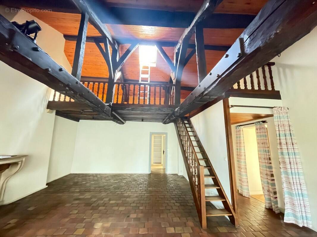 Appartement à PONT-DE-VEYLE