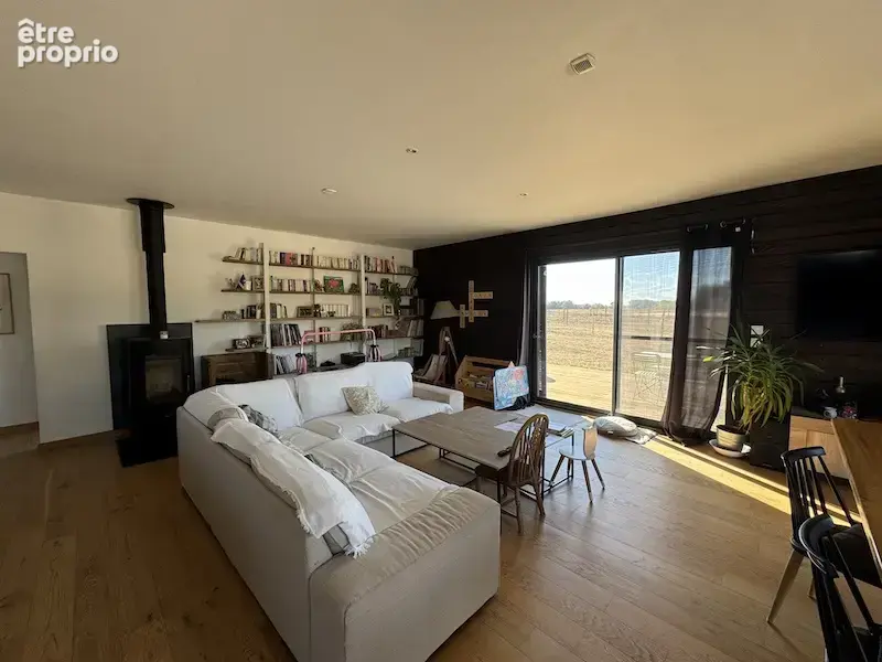 Maison de plain-pied avec 3.25 ha et écuries. - photo 4
