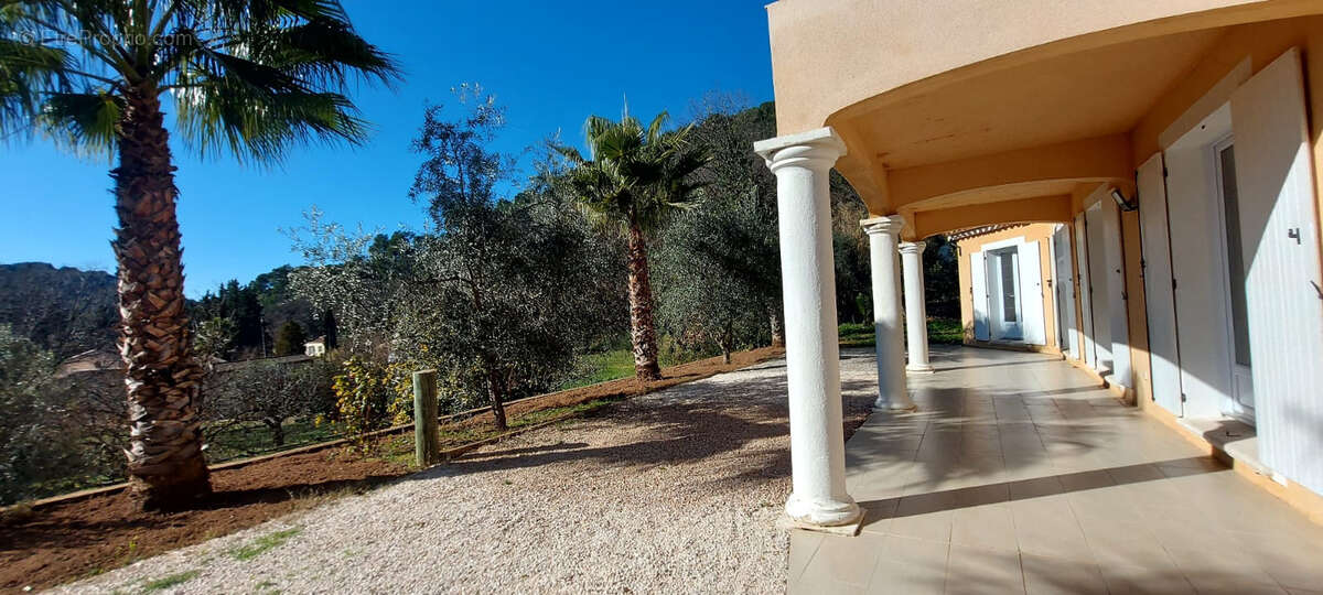 Nouveaute neoprovencale 5 p -157 m2 sur 1500 m2 de terrain- - photo 18
