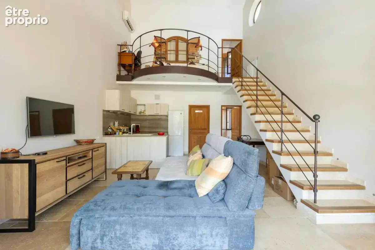 Propriete de caractere en pierres 220 m² sur 5 000 m² à lancon provence - photo 4