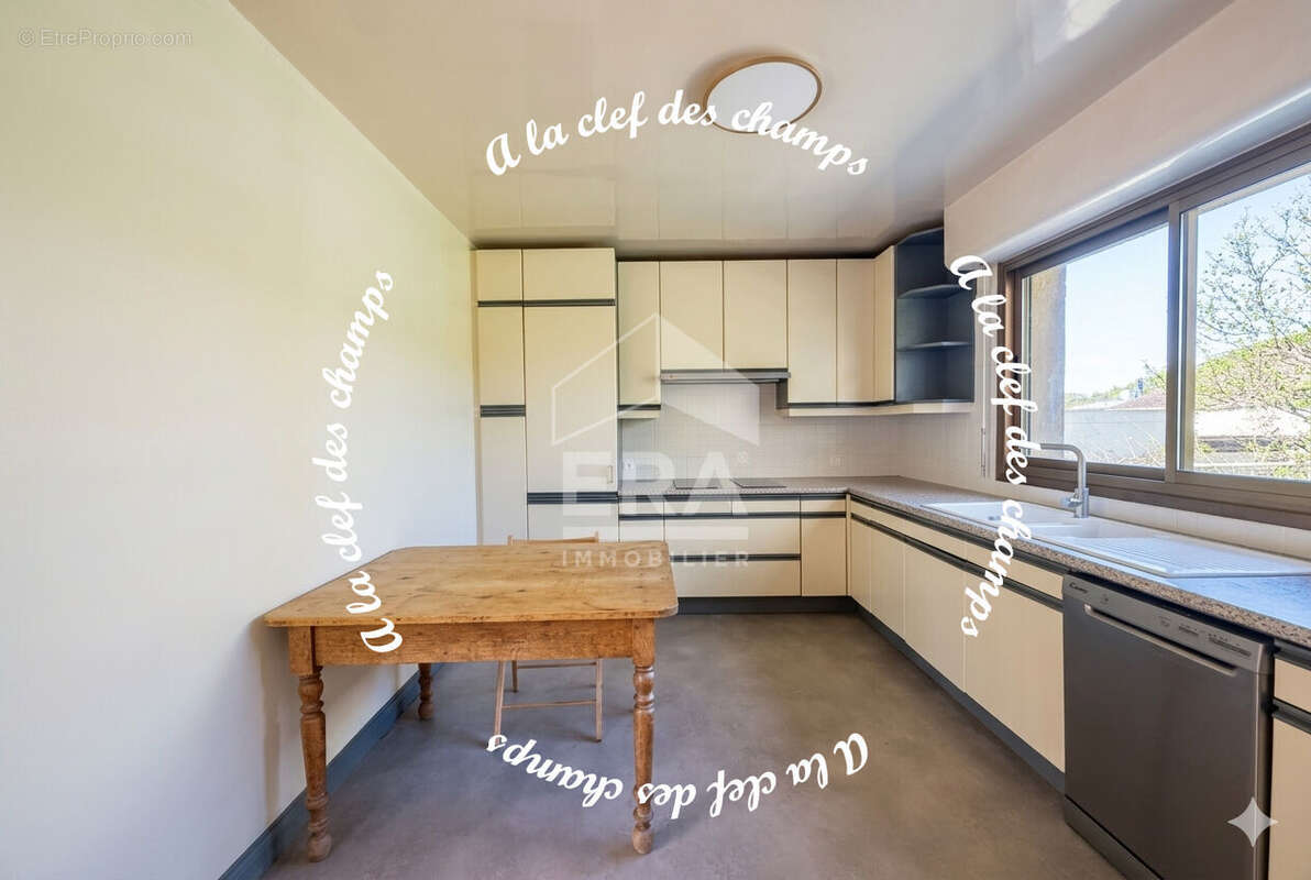 Maison à SAINT-REMY-LES-CHEVREUSE