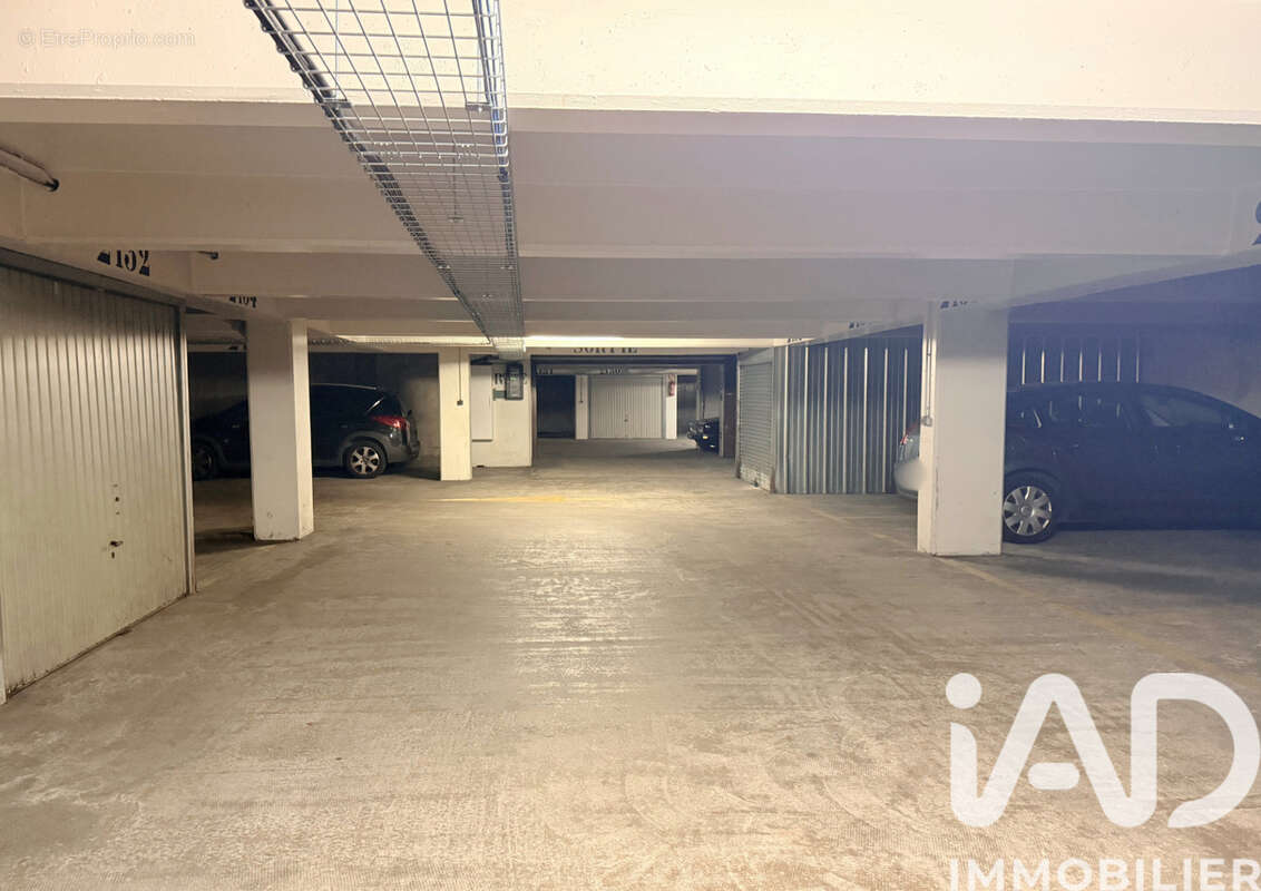 Photo 2 - Parking à PARIS-11E