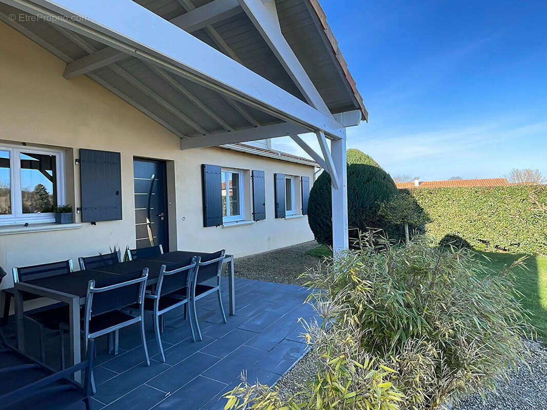 Maison à ROCHES-PREMARIE-ANDILLE