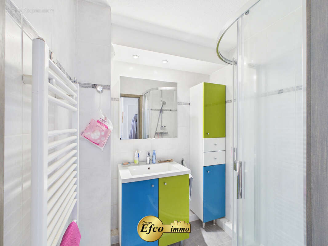 CERNAY joli T2 balcon, lumineux, soigné, libre, avec garage et parking privé. - photo 7