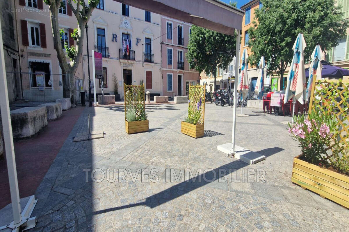 Commerce à TOURVES