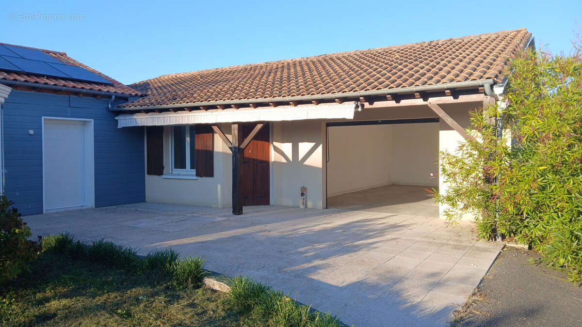 Maison à MONTIGNAC-LE-COQ