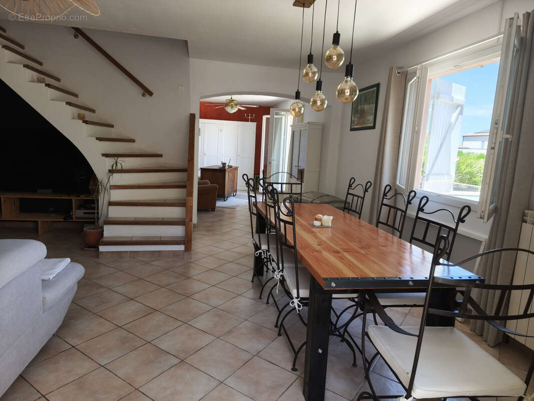 Maison à MOUSSAN