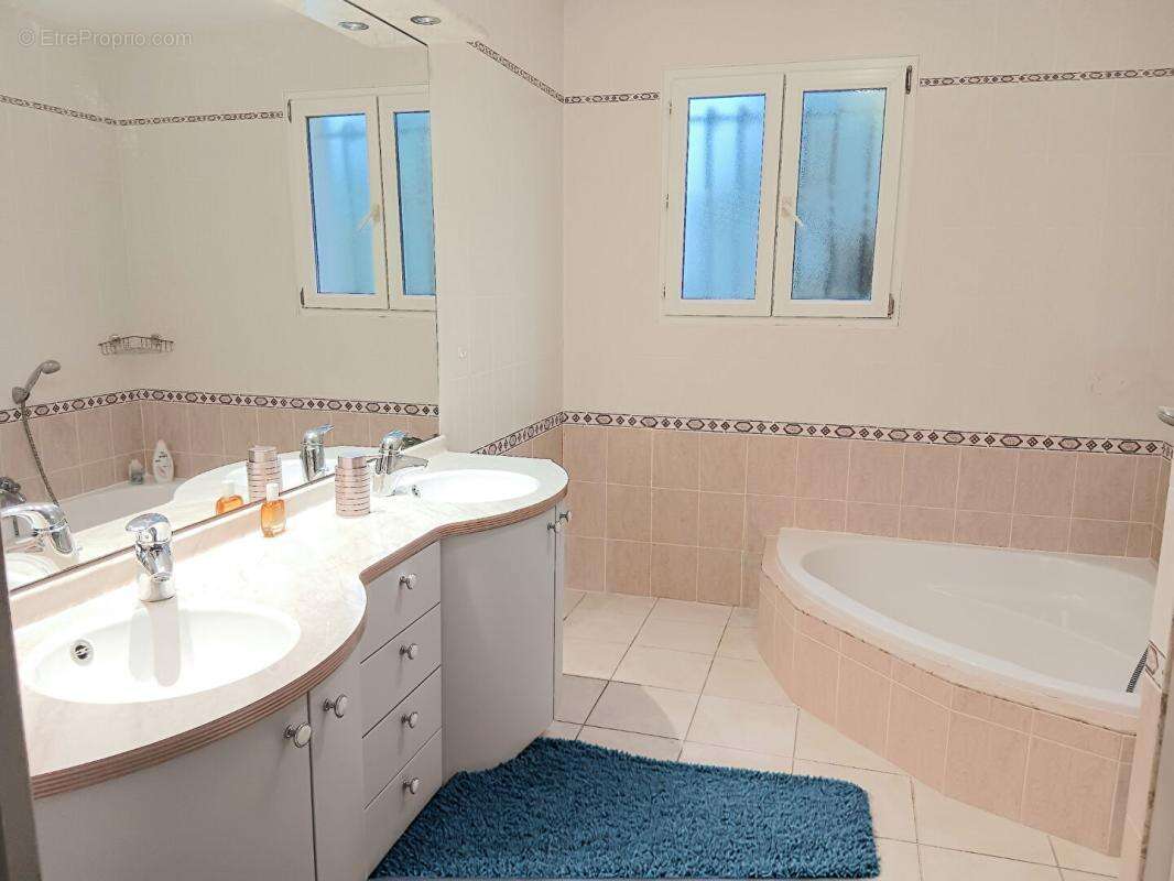 Crayssac 46150 Maison de plain-pied 215 m² terrain et piscine - photo 13