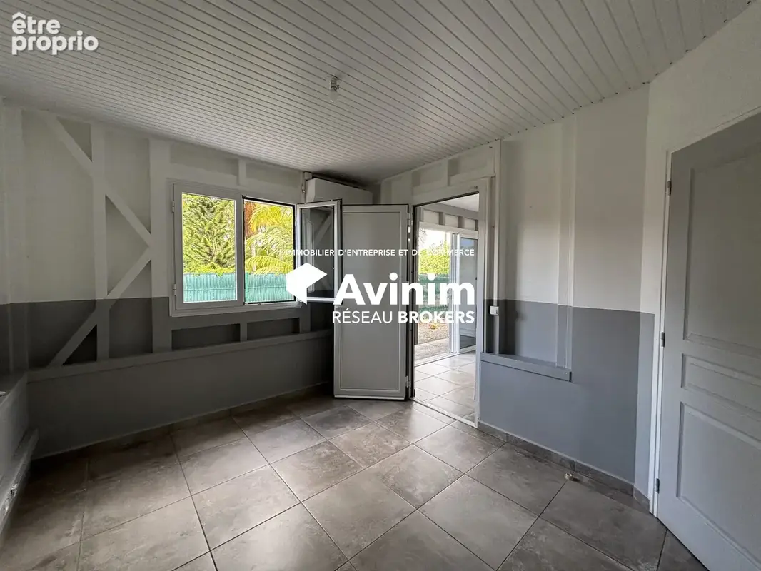 Commerce 132 m² à Baie-Mahault  - photo 7