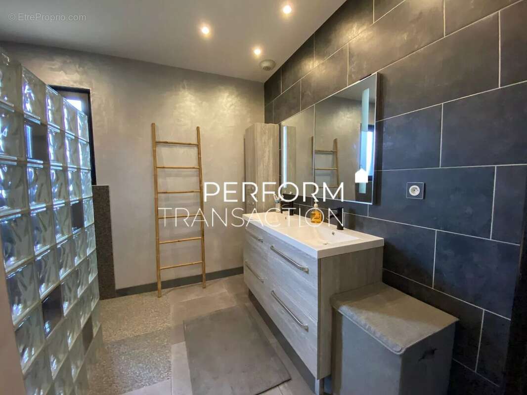 Maison à SAINT-JUST-DE-CLAIX