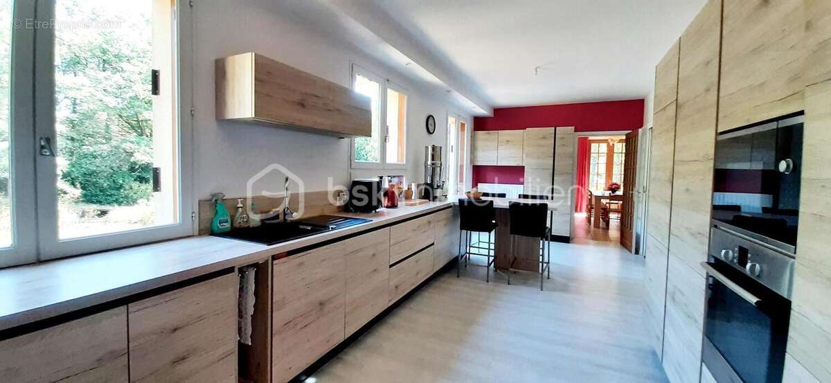 Maison 9 pièces 230 m² - photo 2