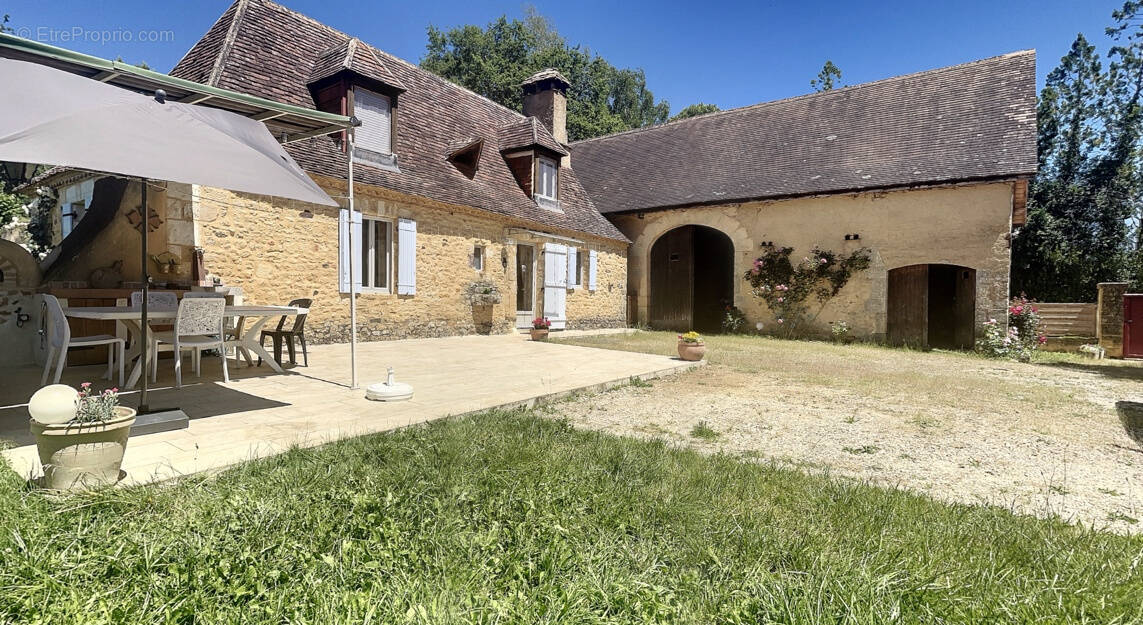 Maison à SAINT-CHAMASSY