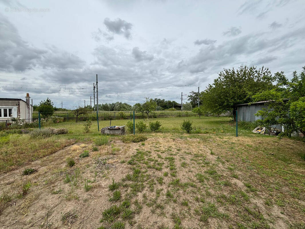 Terrain à LA VILLE-AUX-DAMES