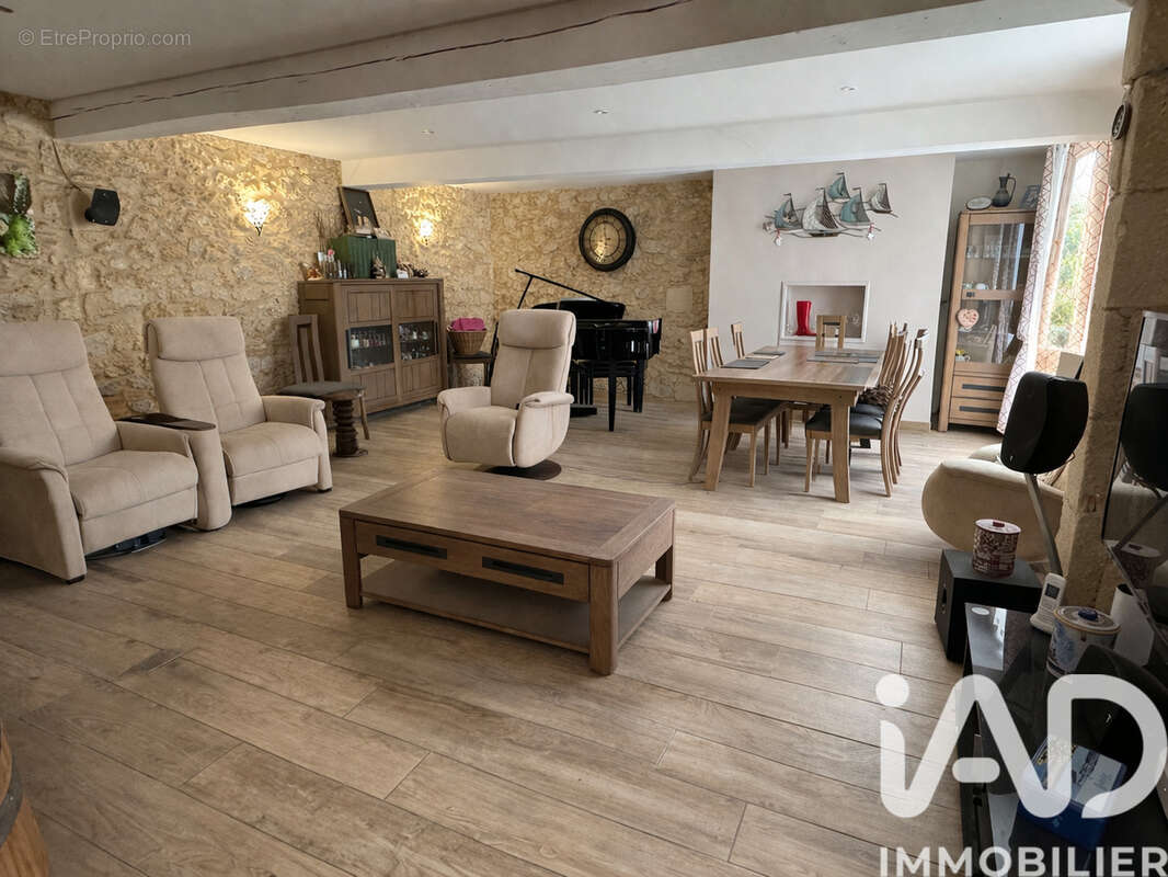 Maison 194 m² à Laruscade  - photo 3