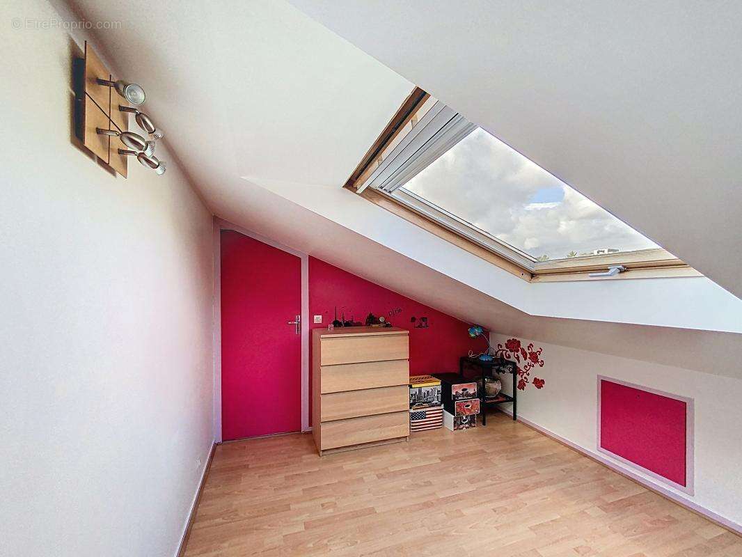 Maison à VOISINS-LE-BRETONNEUX