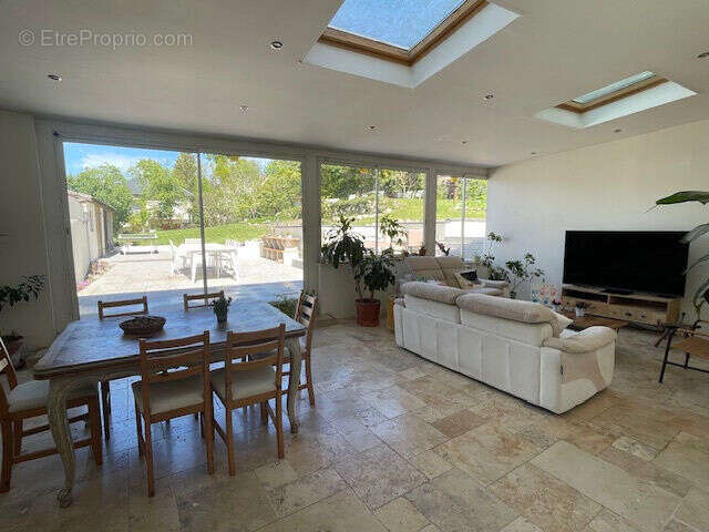 Maison 228 m² à Mery-Sur-Marne  - photo 5