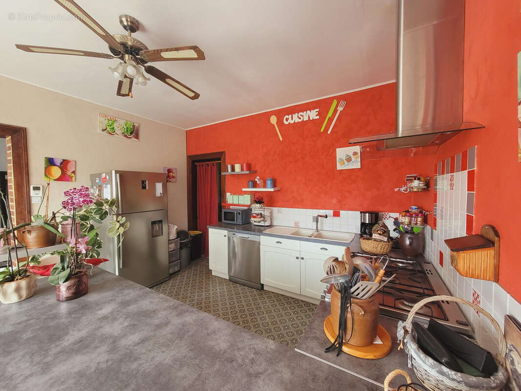 Maison à AVESNES-SUR-HELPE