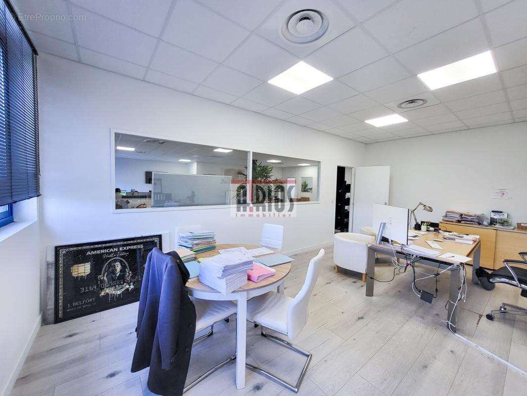 Commerce à SIX-FOURS-LES-PLAGES