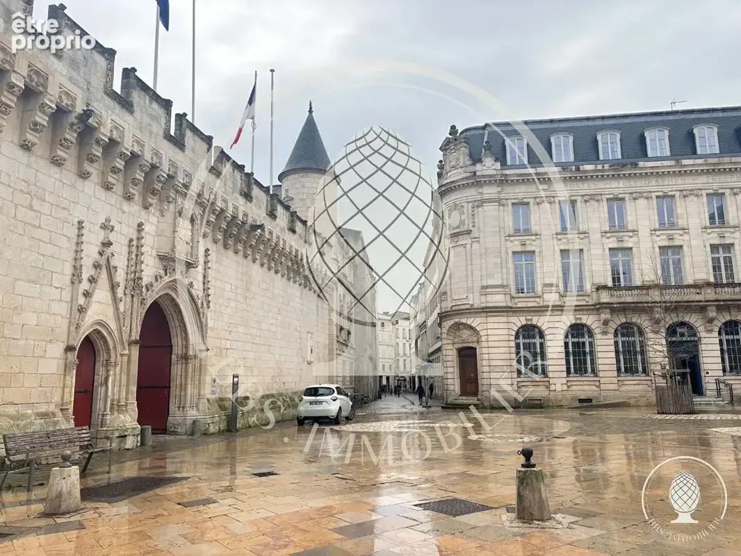 Immeuble à rénover en hypercentre de La Rochelle - Référence NB492 - photo 8