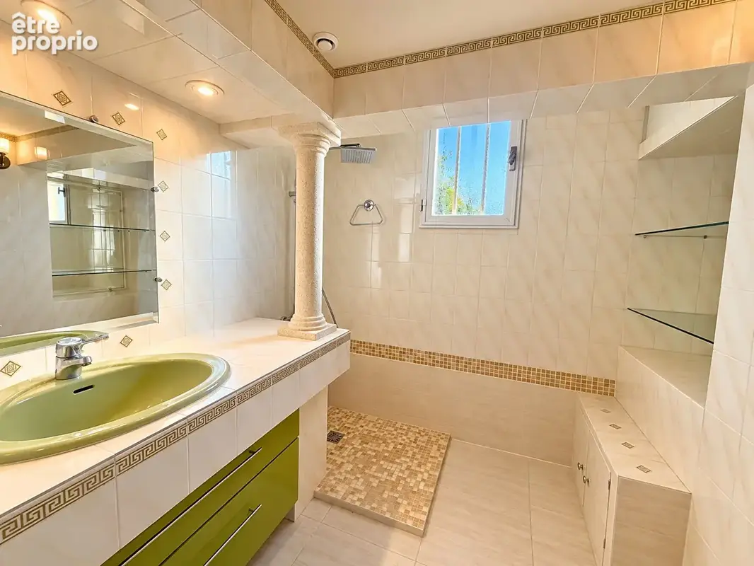 **Proche Du Port ** Maison 4 pièces avec 3 Chambres ** Garage** (83430) SAINT -MANDRIER -SUR-MER** - photo 14