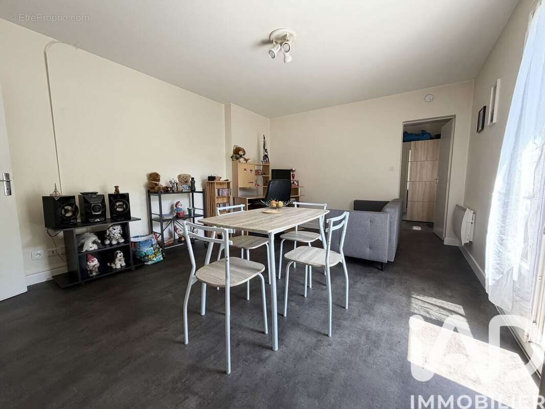 Photo 2 - Appartement à VIC-SUR-CERE