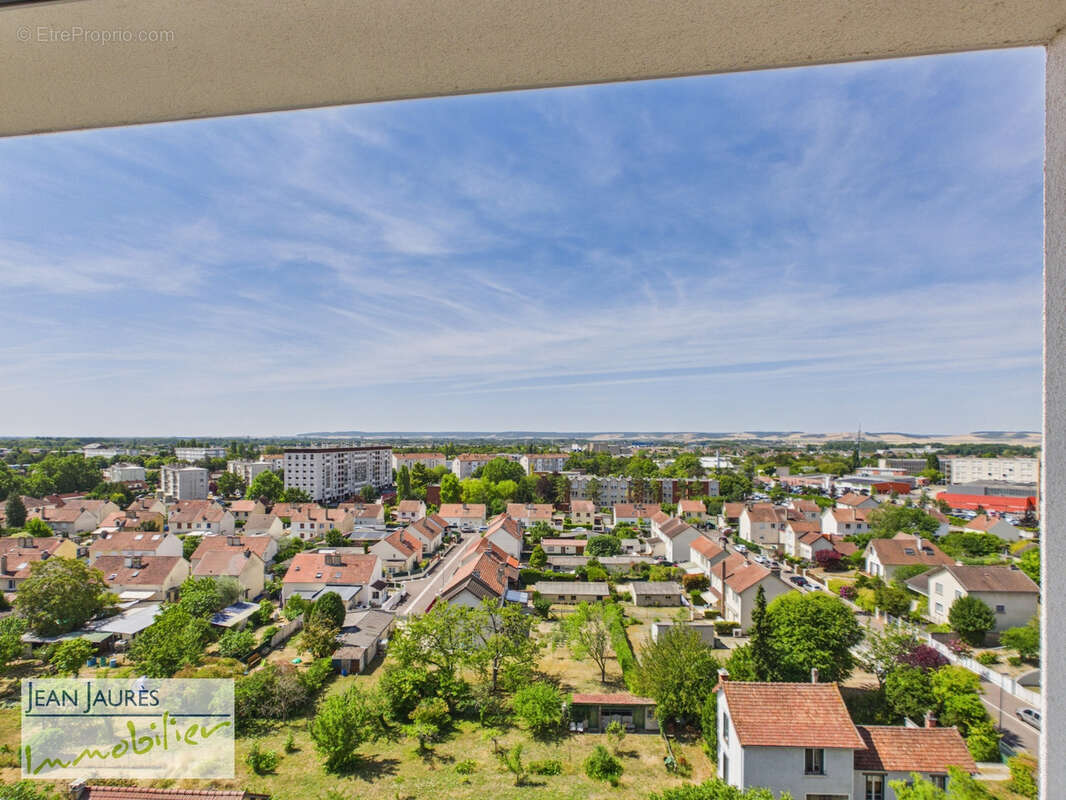 Appartement rénové avec vue panoramique traversante   Lumineux, climatisé et idéalement situé - photo 13