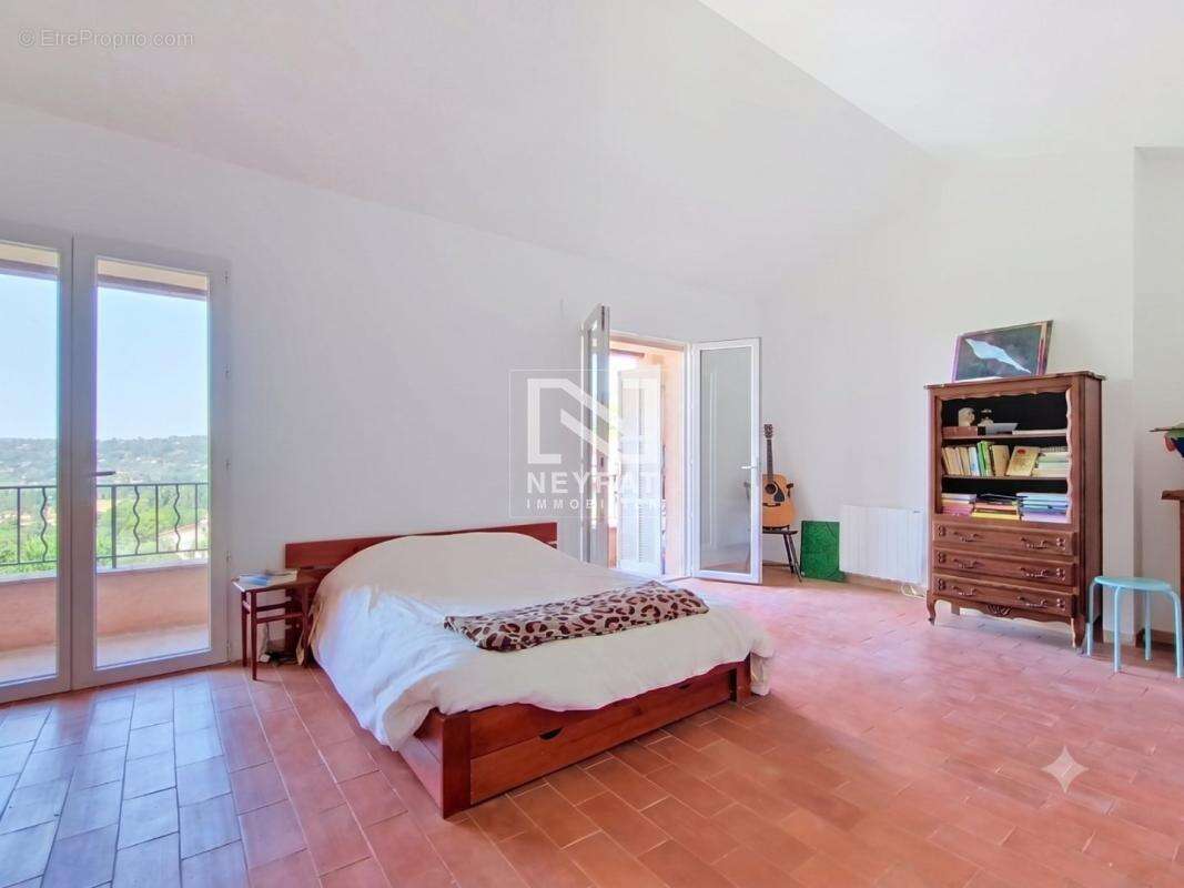 FAYENCE – Maison familiale - TRIPLEX avec jardin et superbe vue dégagée - photo 12