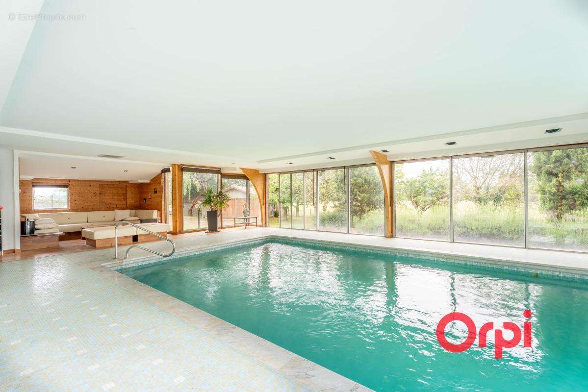 Superbe maison familiale - 4 chambres - grand terrain - piscine intérieure et hammam - garages - photo 8